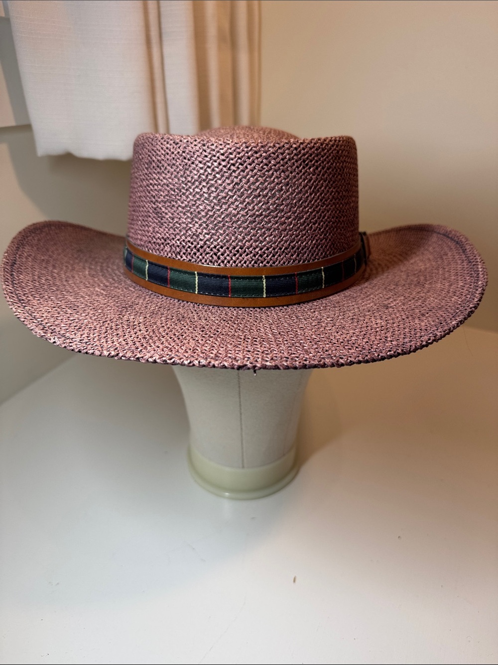 Stetson muted purple straw hat with leather and fabric band. OS.